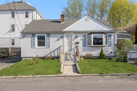 39 Meadow Ave, Cranston, RI 02920