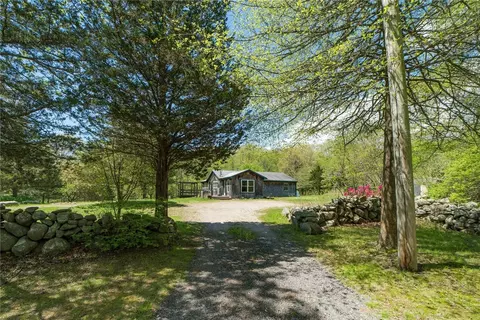 27 North Rd, Hopkinton, RI 02833