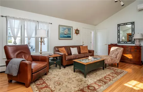 46 Berkeley Ct, Middletown, RI 02842 photo 5