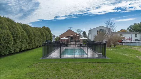 46 Berkeley Ct, Middletown, RI 02842 photo 30