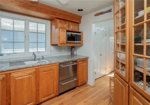 46 Berkeley Ct, Middletown, RI 02842 photo 9