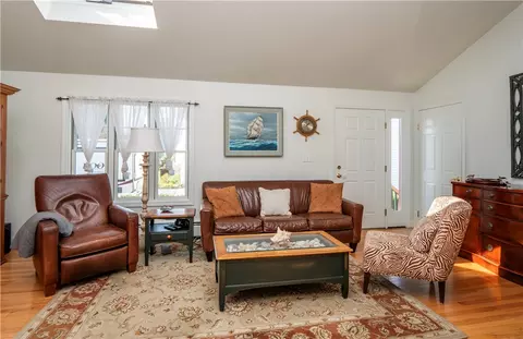46 Berkeley Ct, Middletown, RI 02842 photo 6