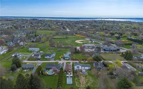 46 Berkeley Ct, Middletown, RI 02842 photo 36