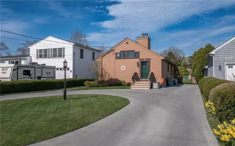 46 Berkeley Ct, Middletown, RI 02842 photo 2