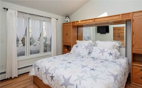 46 Berkeley Ct, Middletown, RI 02842 photo 18