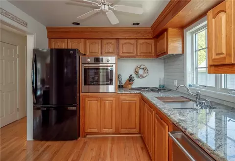 46 Berkeley Ct, Middletown, RI 02842 photo 7