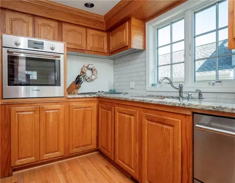 46 Berkeley Ct, Middletown, RI 02842 photo 8