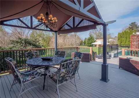 46 Berkeley Ct, Middletown, RI 02842 photo 26