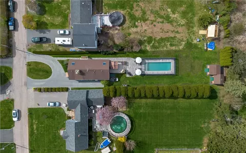 46 Berkeley Ct, Middletown, RI 02842 photo 32