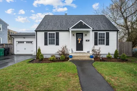 93 Baywood St, Warwick, RI 02886