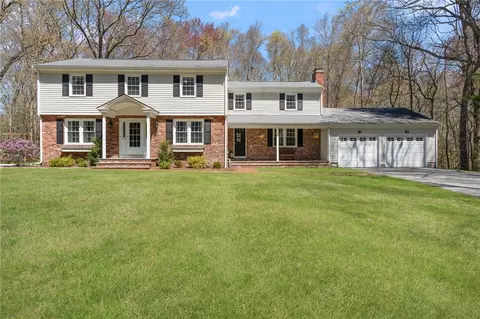 15 Arrowhead Trl, East Greenwich, RI 02818