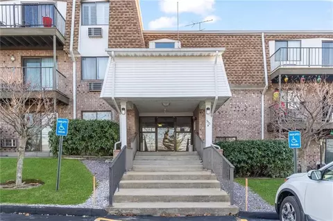 750 Quaker Ln #B302, East Greenwich, RI 02818