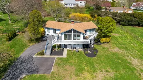 278 Taylor Rd, Portsmouth, RI 02871