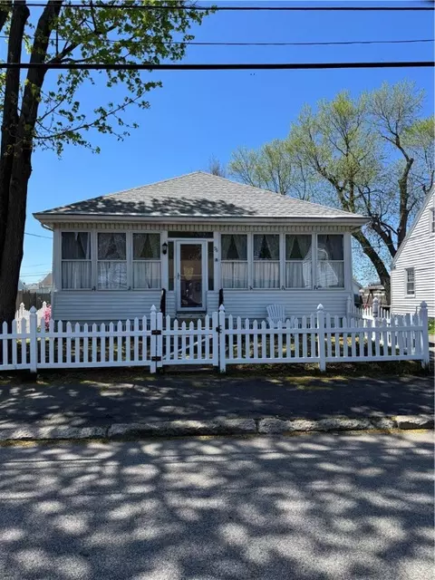 98 Clews St, Pawtucket, RI 02861