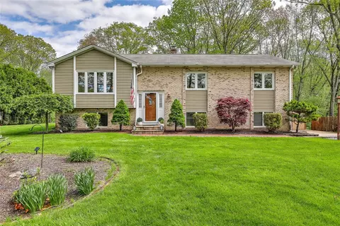 89 Swan Rd, Smithfield, RI 02917
