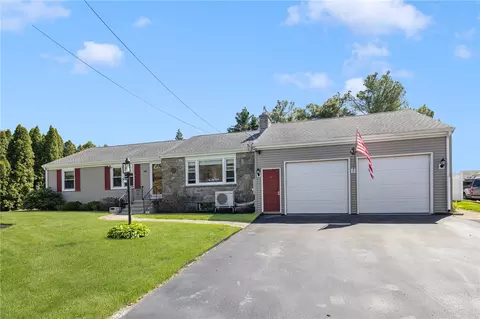 289 Oliphant Ln, Middletown, RI 02842