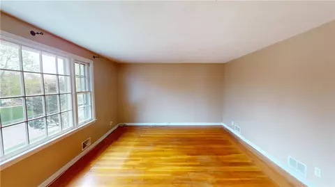 218 Douglas Rd, Warwick, RI 02886 photo 8