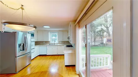 218 Douglas Rd, Warwick, RI 02886 photo 3