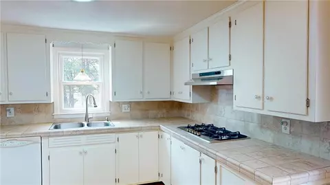 218 Douglas Rd, Warwick, RI 02886 photo 10