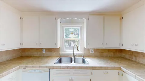 218 Douglas Rd, Warwick, RI 02886 photo 17