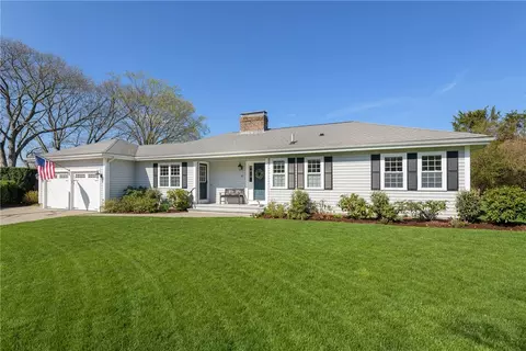 45 Berwick Pl, Rumford, RI 02916
