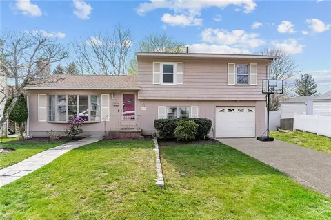 3 Oak Grove Blvd, North Providence, RI 02911