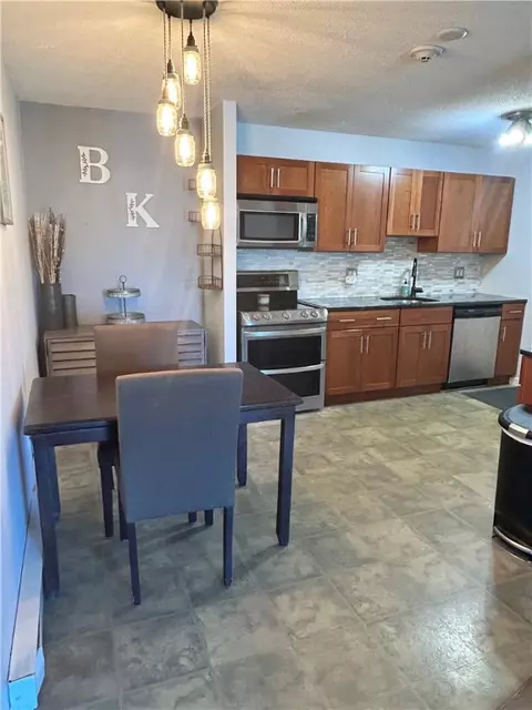 5 Apple Valley Pkwy #2, Greenville, RI 02828