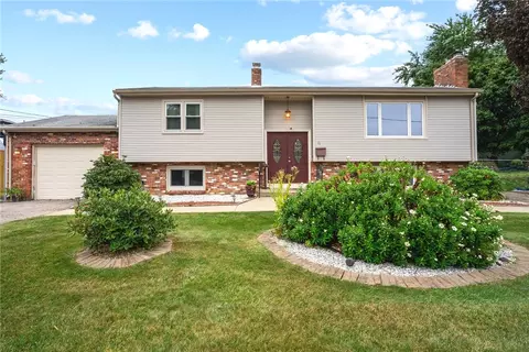 11 Beverly St, Cranston, RI 02920