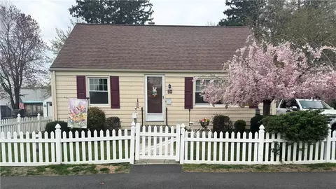 20 Pleasant St, Lincoln, RI 02865