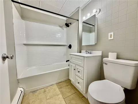 Bath - 172 Park Ave, Woonsocket, RI 02895 photo 3 of 4