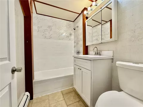 Bath - 172 Park Ave, Woonsocket, RI 02895 photo 4 of 4
