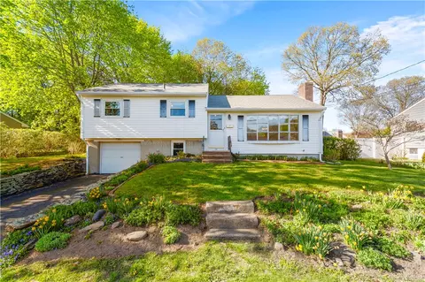54 Glenwood Dr, North Kingstown, RI 02852