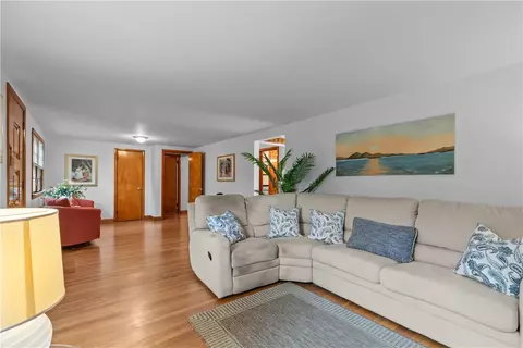 11 Cedar Ave, Middletown, RI 02842 photo 3