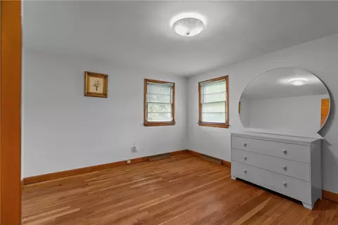 11 Cedar Ave, Middletown, RI 02842 photo 10