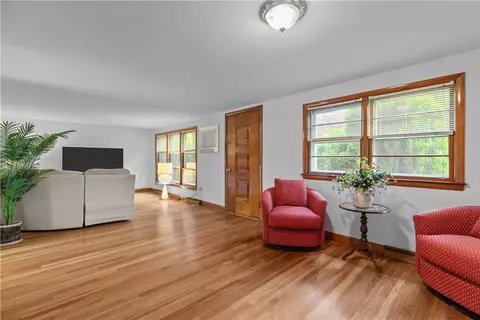 11 Cedar Ave, Middletown, RI 02842 photo 6