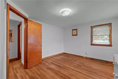 11 Cedar Ave, Middletown, RI 02842 photo 12