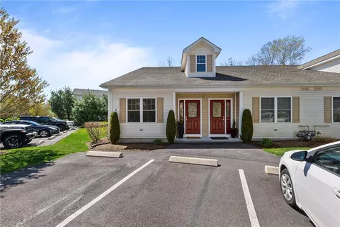 6 Gray Coach Ln #602, Cranston, RI 02920