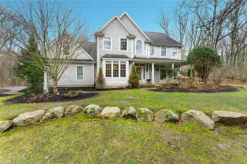 153 Sakonnet Ridge Dr, Tiverton, RI 02878