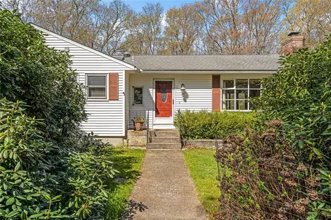 243 Tomaquag Rd, Ashaway, RI 02804