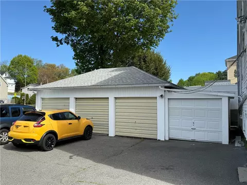 18 Winthrop St, Woonsocket, RI 02895 photo 3