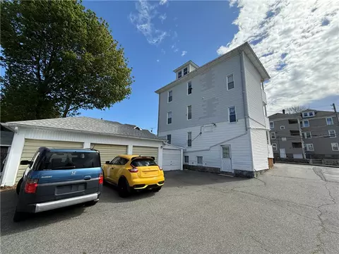 18 Winthrop St, Woonsocket, RI 02895 photo 4