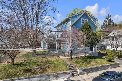 32 Summer St, Woonsocket, RI 02895 photo 4