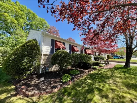 112 Lemay Rd, Woonsocket, RI 02895 photo 6