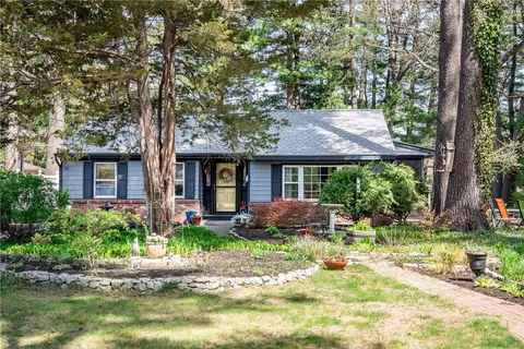 28 Riverview Ave, Smithfield, RI 02917