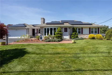 21 Boundary Ave, Johnston, RI 02919