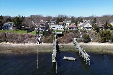 31 Narragansett Blvd, Portsmouth, RI 02871