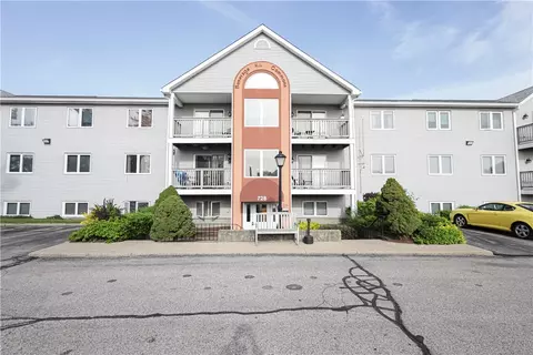 728 Beverage Hill Ave #10, Pawtucket, RI 02861