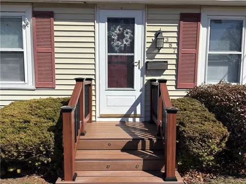 357 Chapmans Ave, Warwick, RI 02886 photo 2