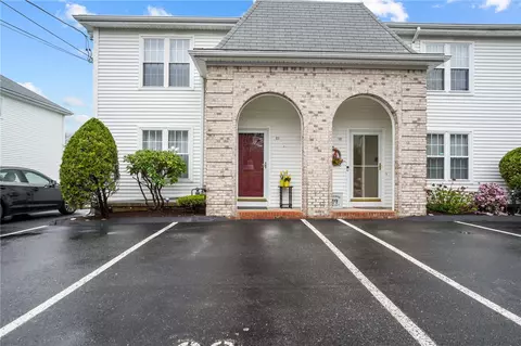 60 Hawthorne Pl #23, North Providence, RI 02904