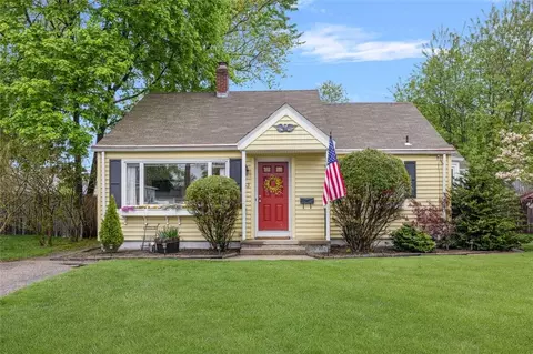 83 Myrtle Ave, Warwick, RI 02886